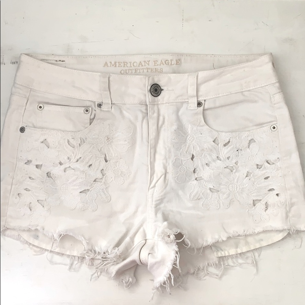 White, American eagle shorts,flower pocket detail